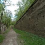 Park Cytadela - ruiny murów obronnych